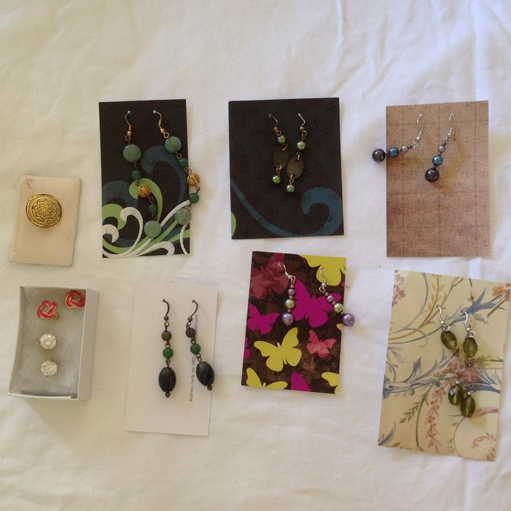 Lot of 8 pairs of earrings and 1 brooch pin