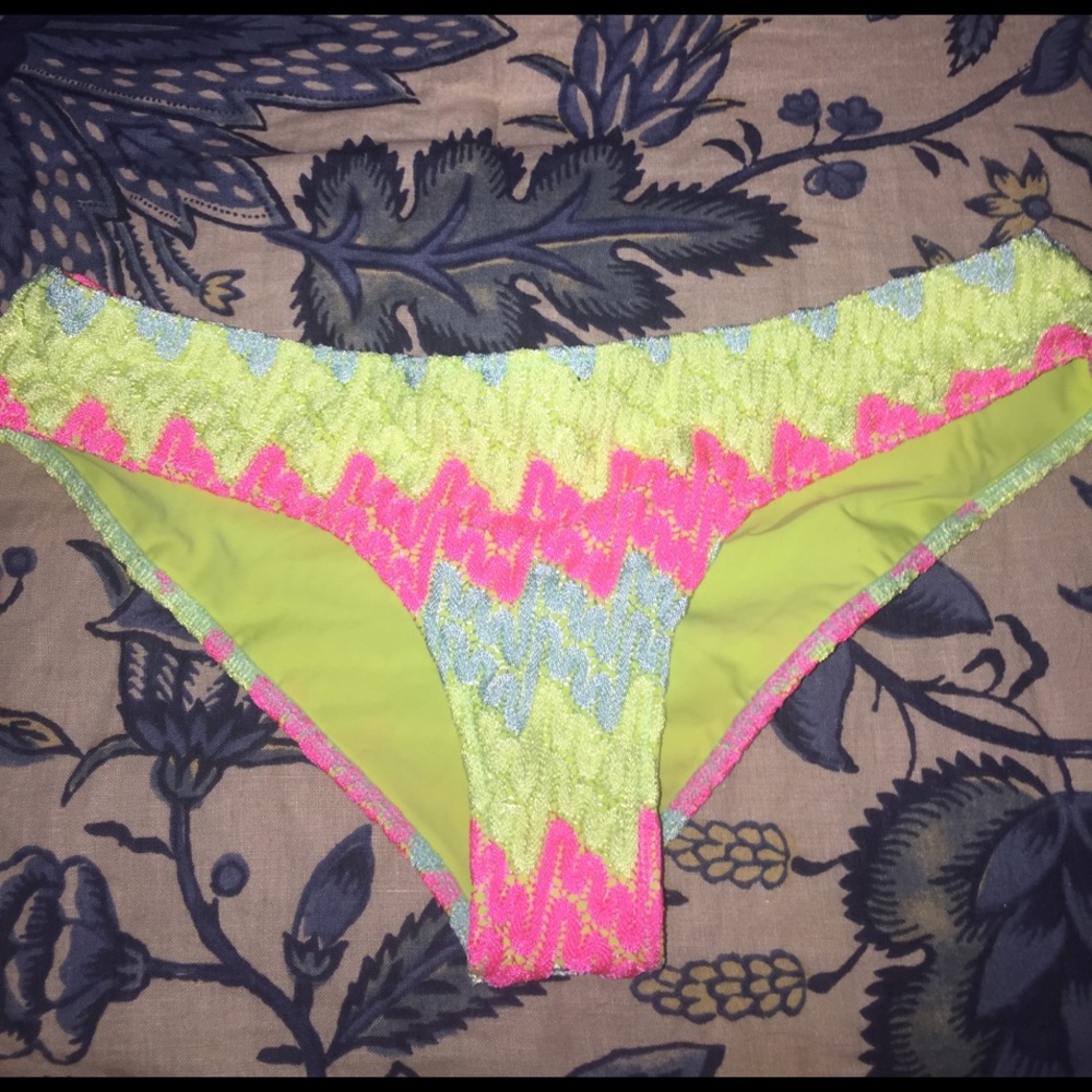 Victoria secret swim suit bottoms!! Barley worn!🐬