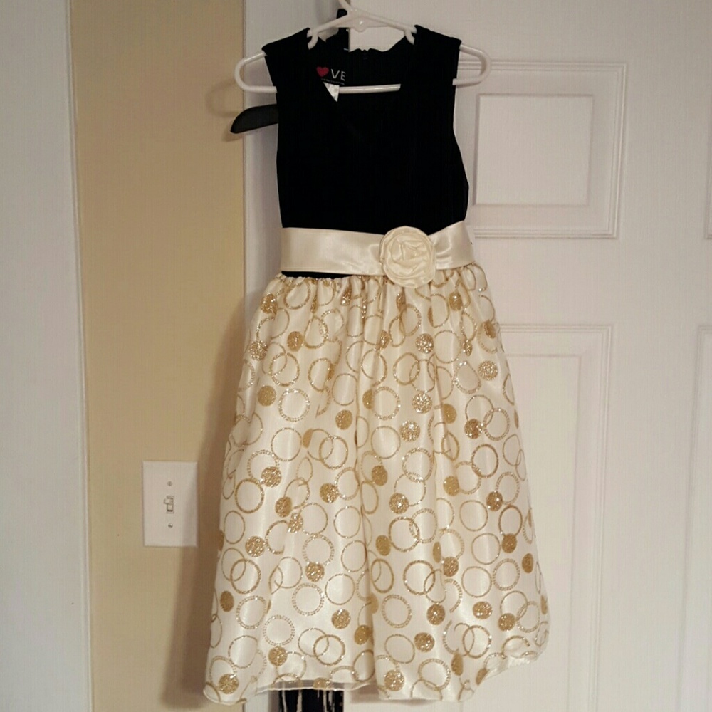 NWT Girl's dress. Size 7.