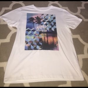 Old Navy white T-Shirt with design of ocean.