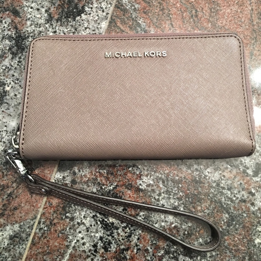 🌺NWT!! MK wristlet phone and card case wallet.