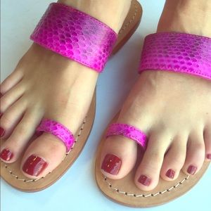 Purple fuchsia ombré snake skins toe ring sandals