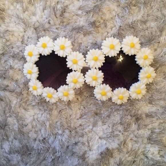 Sunflower sunglasses - Picture 2 of 3