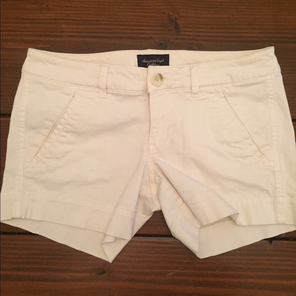 American Eagle off white middie shorts. Size 2