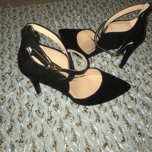 Lulu's black suede wrap pumps, NWOT