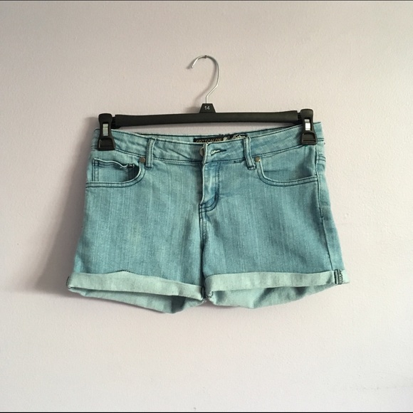 Light wash denim shorts - Picture 1 of 3