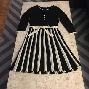 Alice and Olivia black and white knit dress