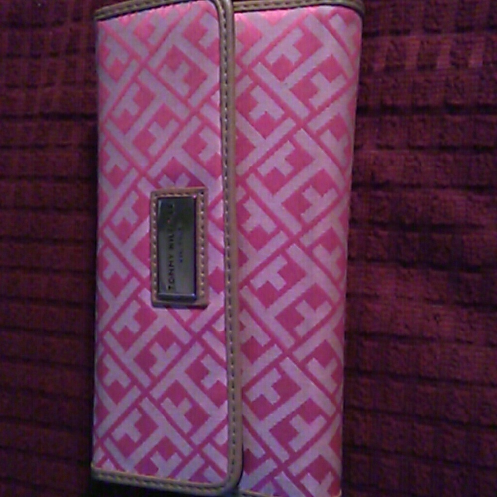 Tommy Hilfiger wallet - Picture 1 of 3