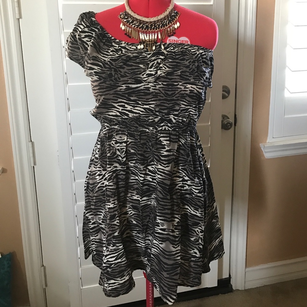 Off the shoulder dress ✨