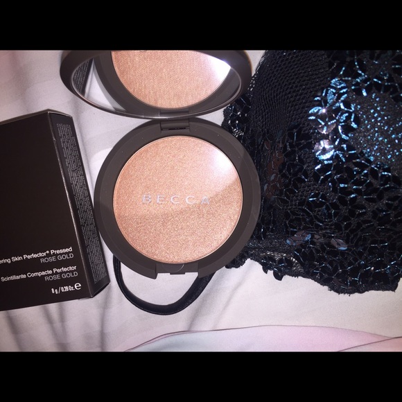 BECCA Highlight in Rosegold - Picture 3 of 3