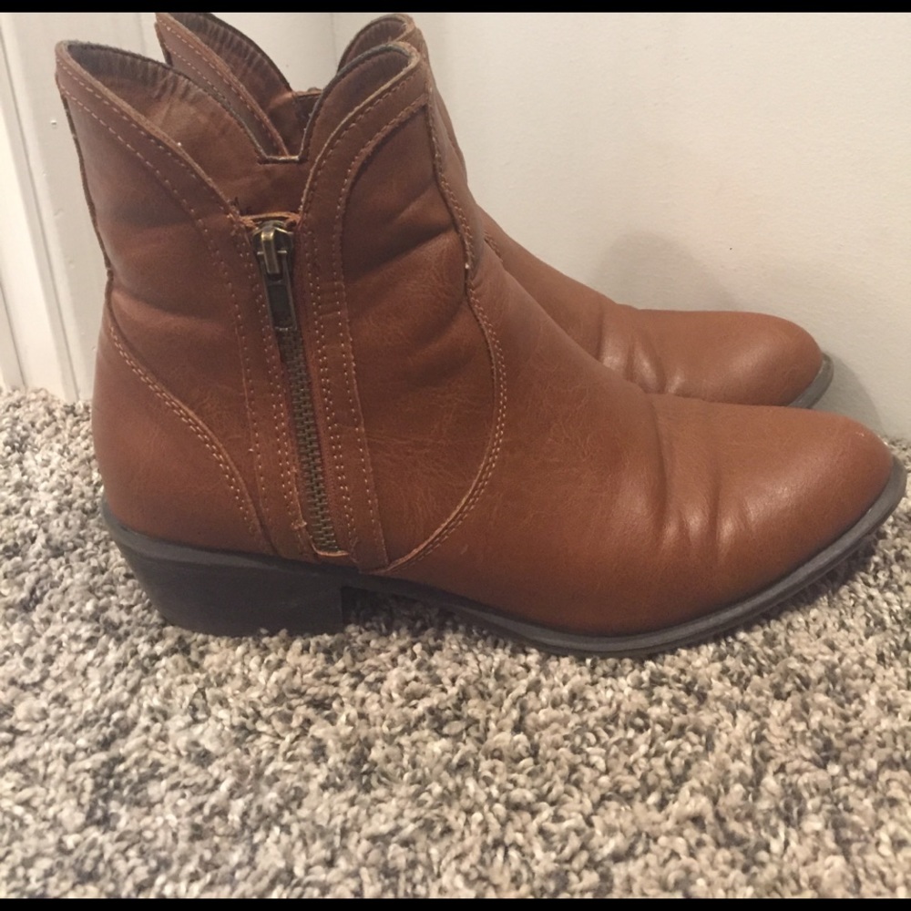 Brown v cut ankle boots
