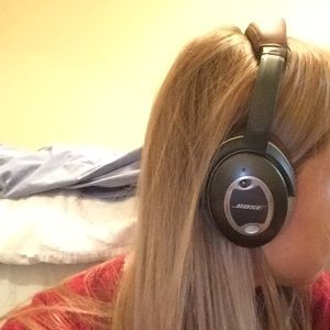 Bose quiet comfort 15 head phones