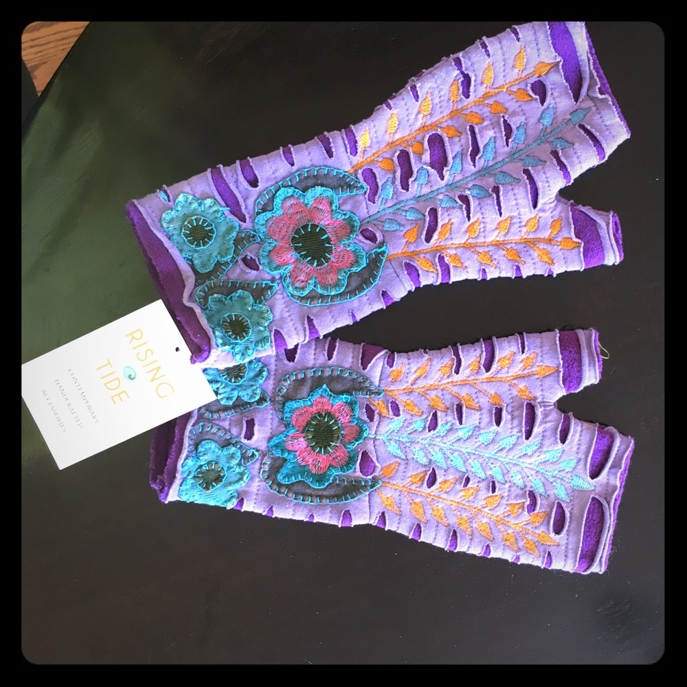 New with tags fingerless gloves.