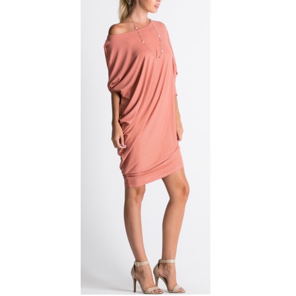 ✅BEAUTIFUL DOLMAN SLEEVE DRESS - Picture 2 of 5