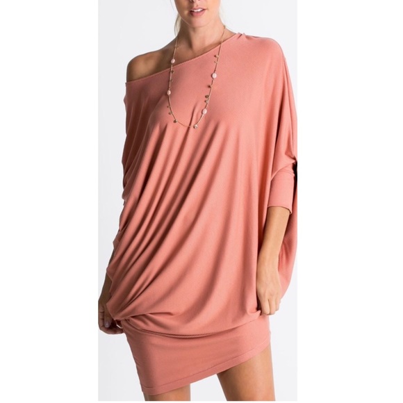 ✅BEAUTIFUL DOLMAN SLEEVE DRESS - Picture 4 of 5