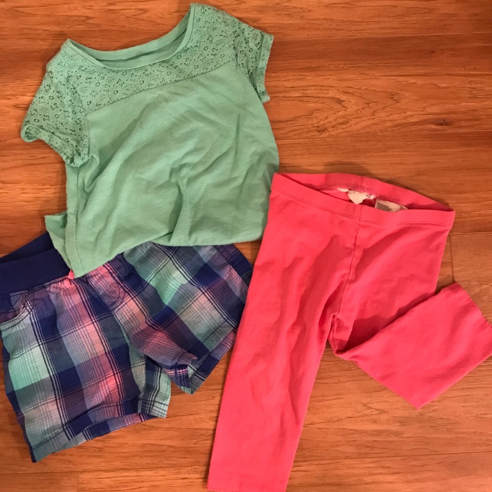 Little girl shorts, tee and cropped legging set!