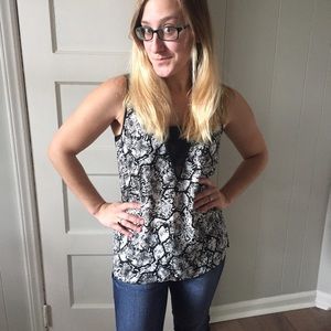 NWT EXPRESS B&W blouse, size Small. ⚪️⚫️