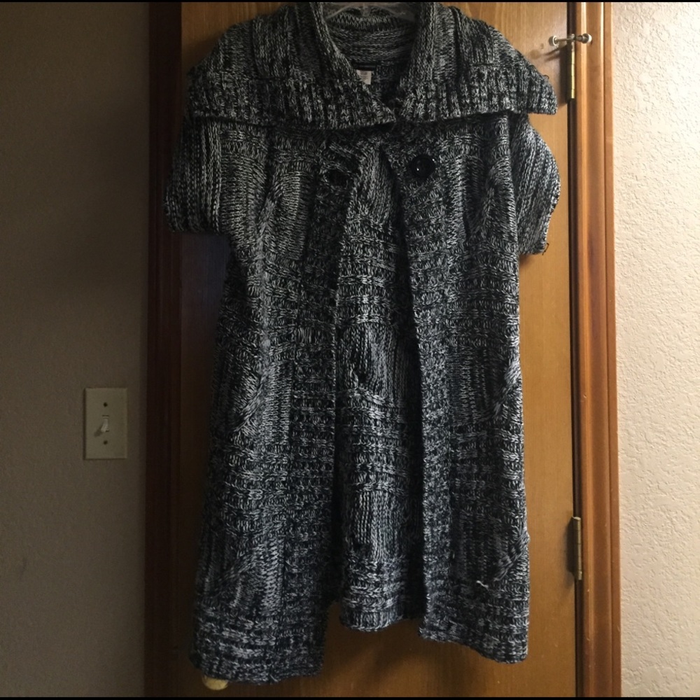 Black/white long vest