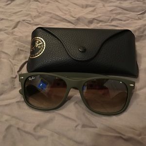Ray-Ban wayfarer sunglasses