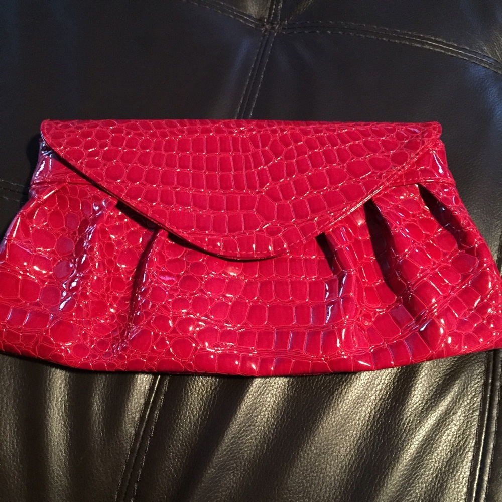 Red clutch