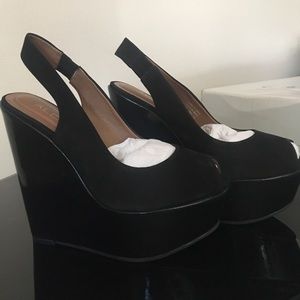 Black Wedges