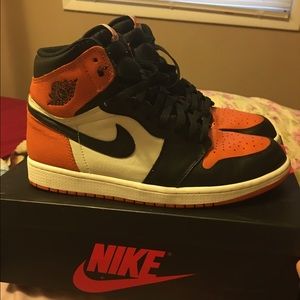 AIR JORDAN 1 OG SHATTERED BACKBOARD