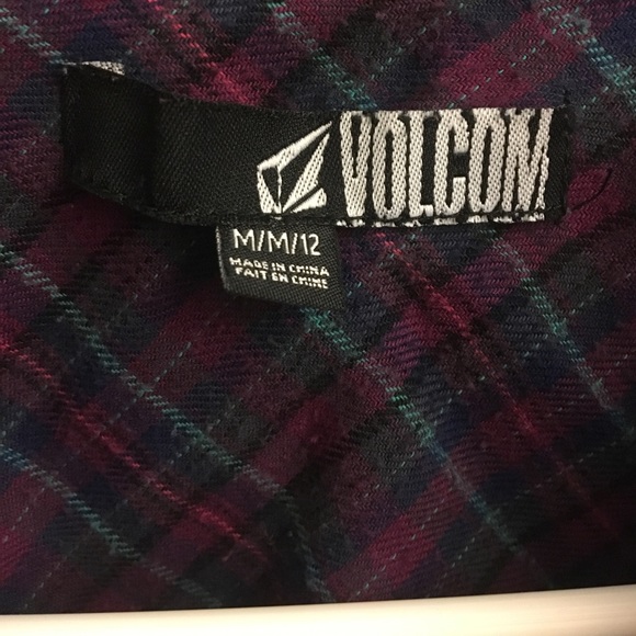 Women's Volcom plaid long sleeve shirt. - Picture 3 of 6