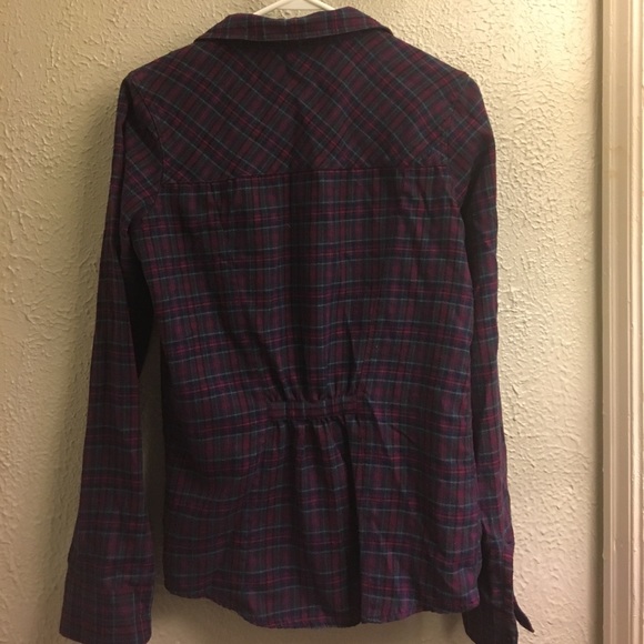 Women's Volcom plaid long sleeve shirt. - Picture 6 of 6