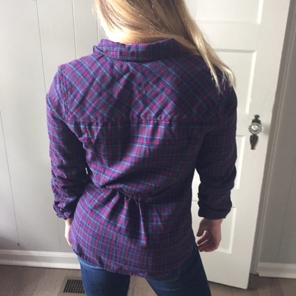 Women's Volcom plaid long sleeve shirt. - Picture 2 of 6