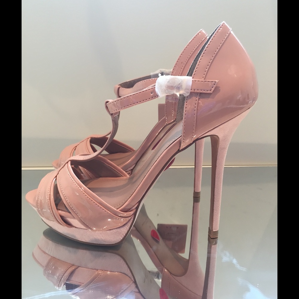 Zara Basic Sandalia T-strap Sandals
