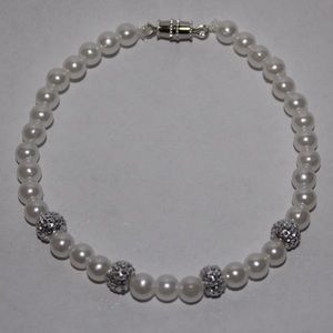 Pearl bracelet