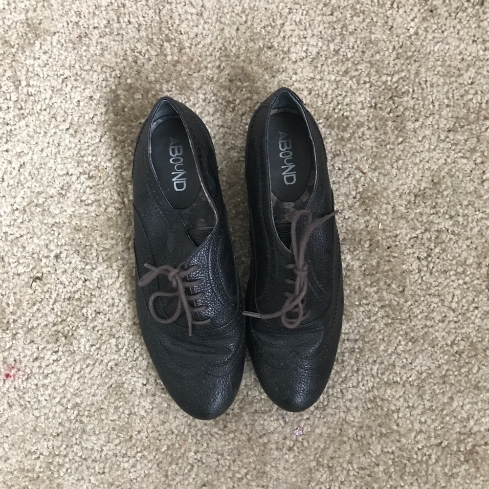 Wing tip oxfords