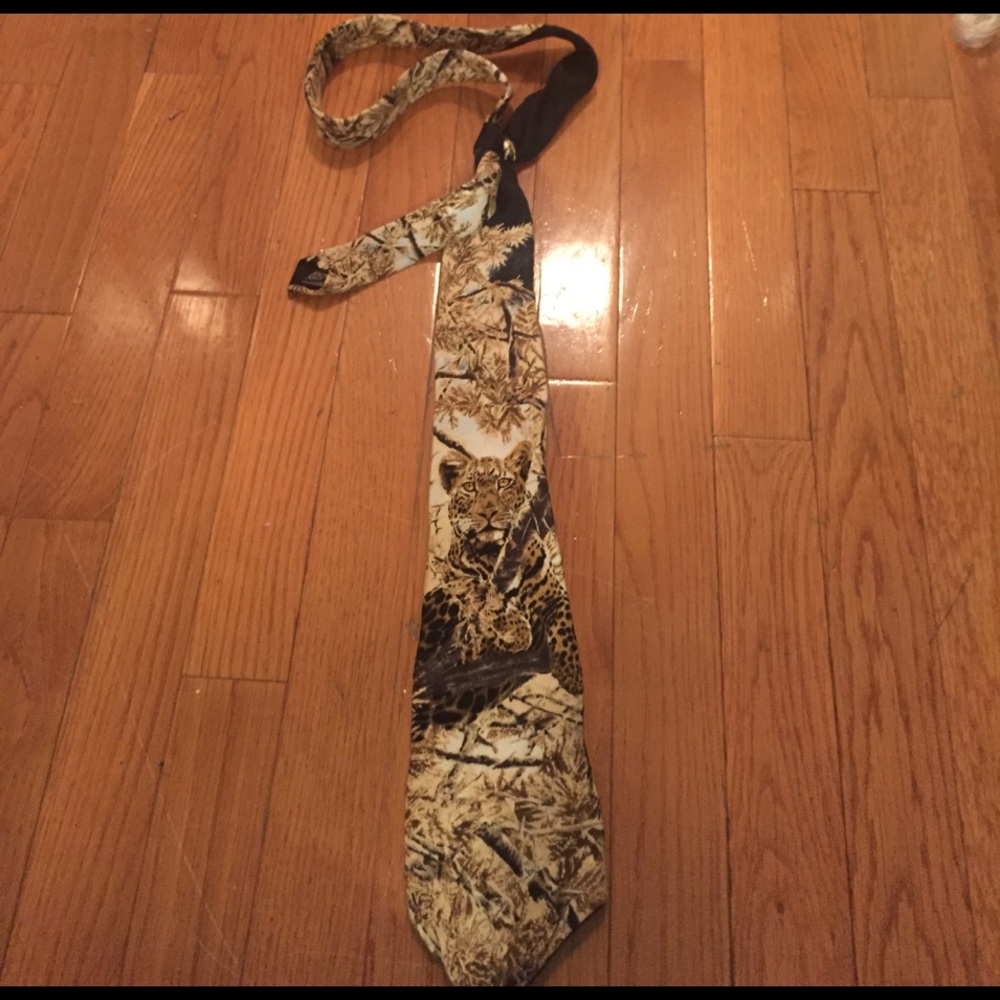 Leopard tie