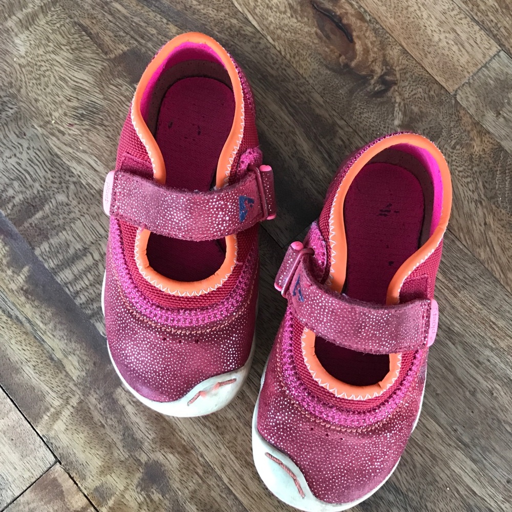 Plae shoes. Emme style. Shimmer suede/nylon.