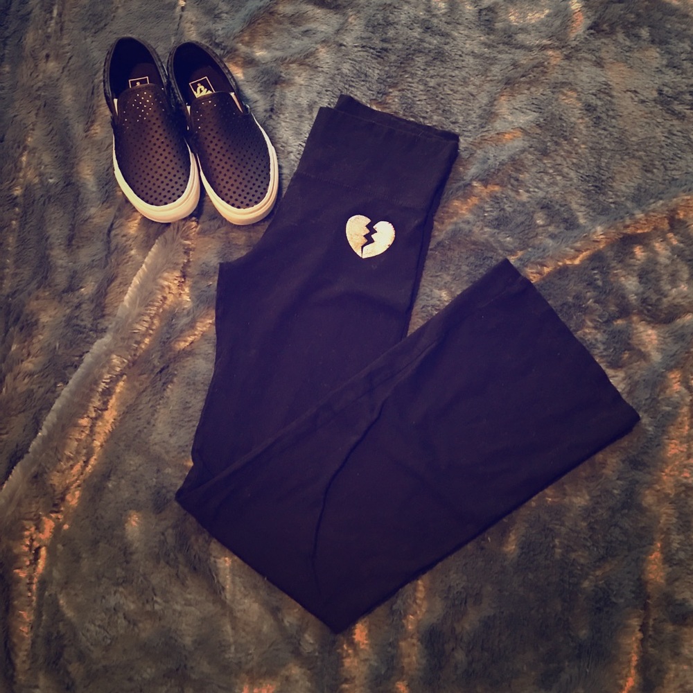 Black yoga pants w/ broken heart decal