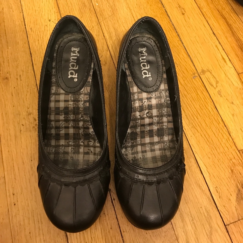 Black Mudd heels. 👣👣🖤