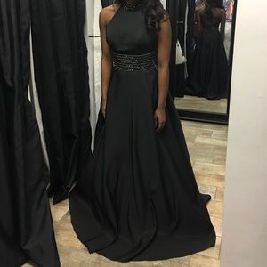 Size 3/4 prom/pageant gown. Retails $458
