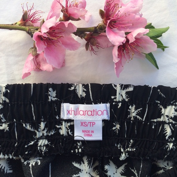 Black and white palm beach shorts - Picture 4 of 4