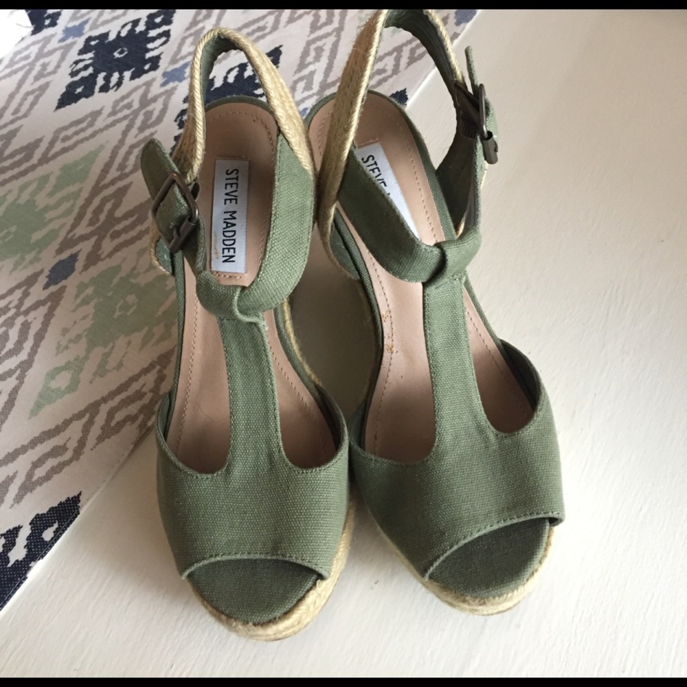 Steve Madden Olive Wedges