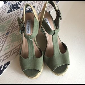 Steve Madden Olive Wedges