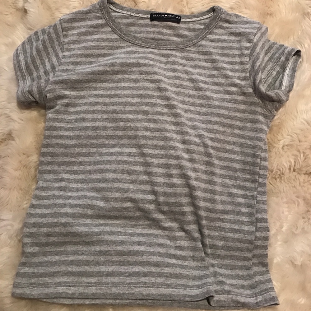 gray striped tee