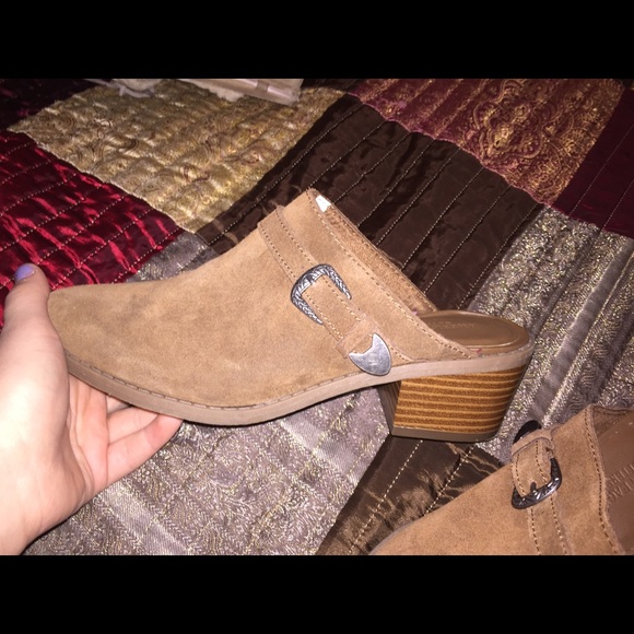 Brand new American eagle shoes ! - Picture 2 of 2