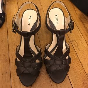 BROWN SANDAL HEELS 👠