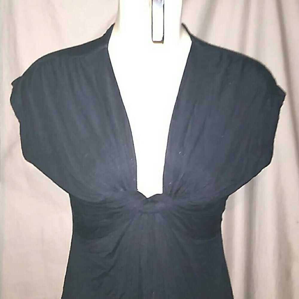 Like new cute v-neck top.