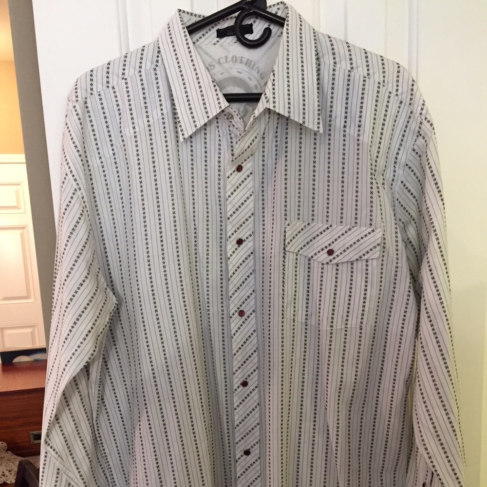 Long sleeve vertical pattern shirt