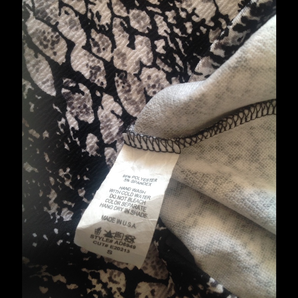 Fitted long sleeve black n white dress - Picture 4 of 4