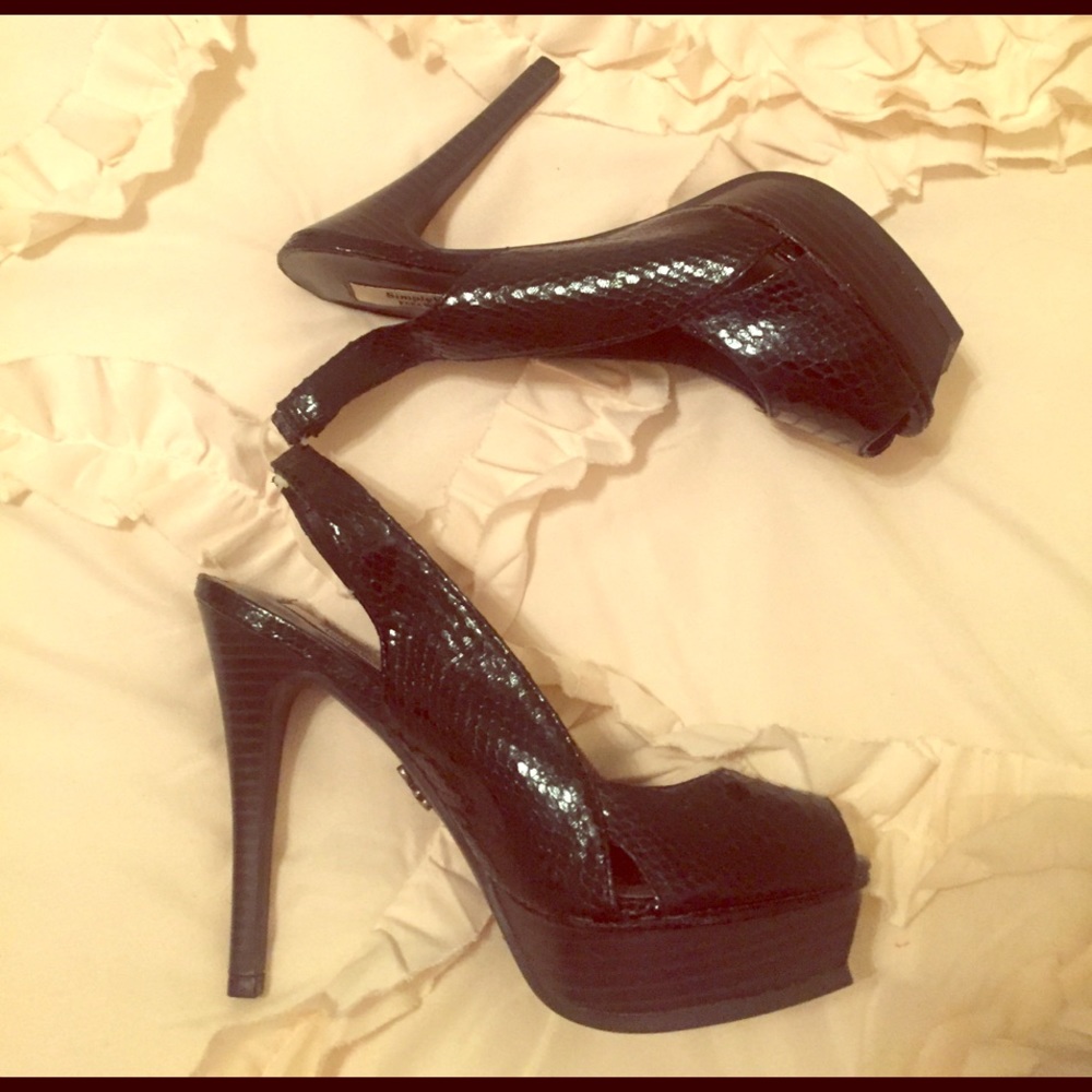 Never worn Vera Wang heels