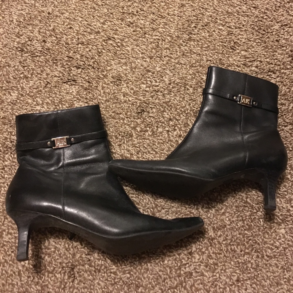 Anne Klein black flex heels