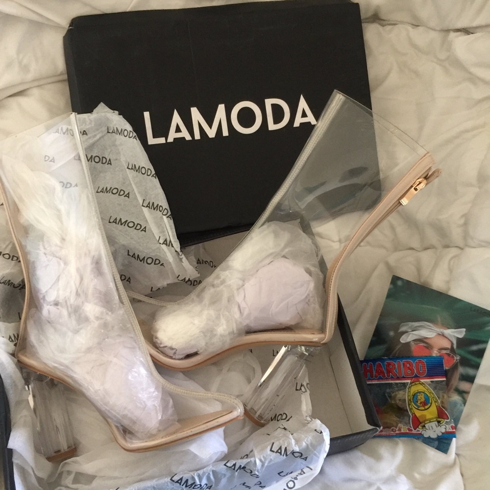 LAMODA Clear Perspex block 👠