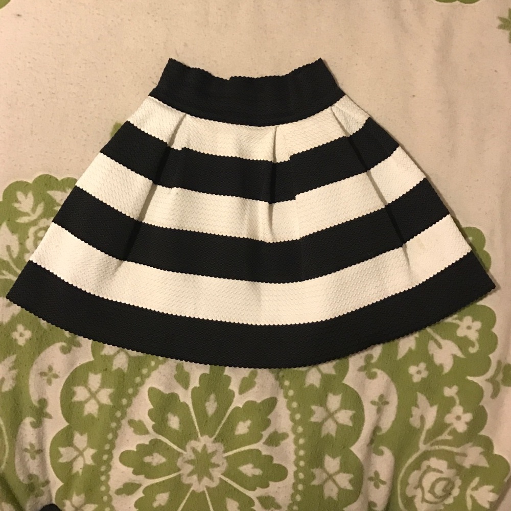 Black and white heavy circle skirt